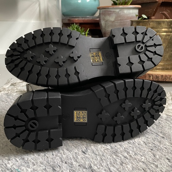 ASOS Truffle Collection chunky lace up ankle boots in khaki (olive green) - Picture 11 of 13